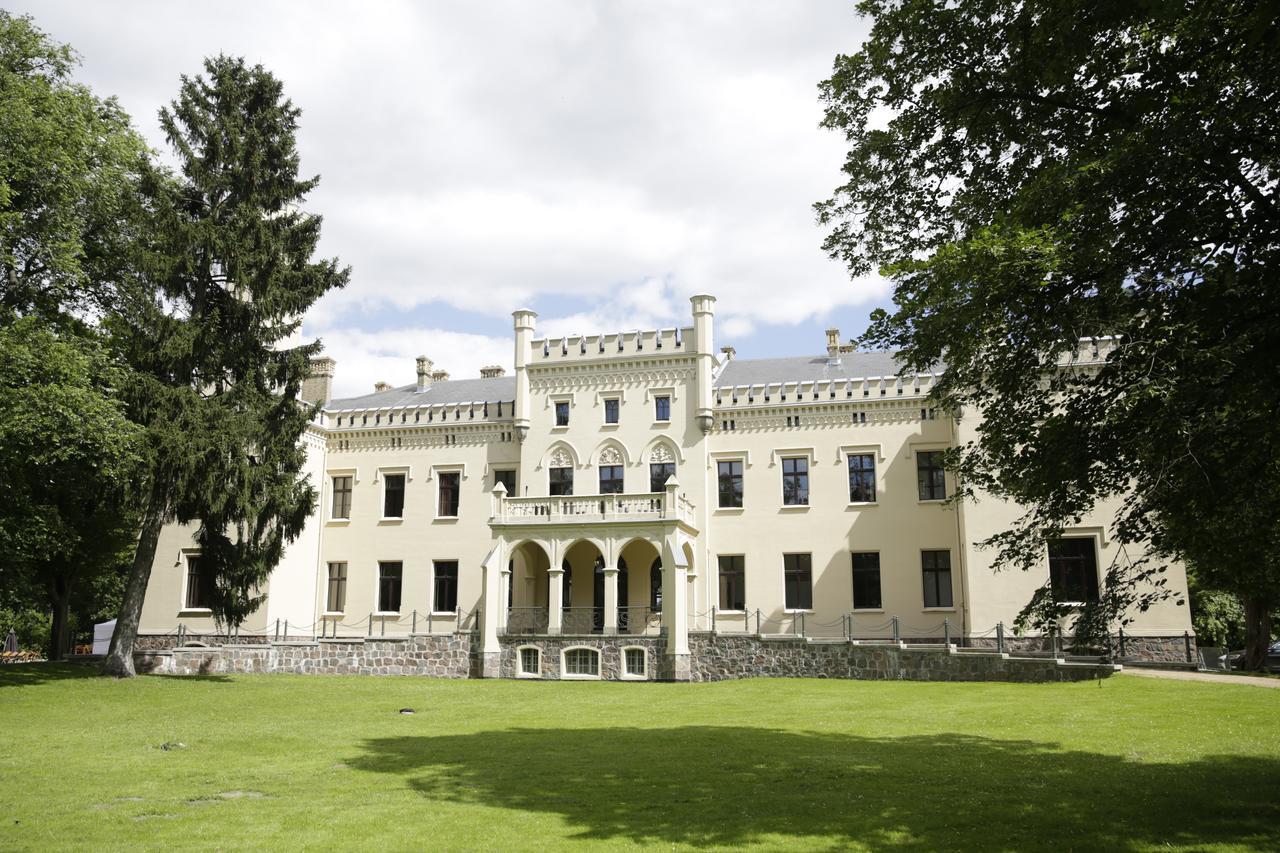 Romantik Hotel Schloss Reichenow Extérieur photo